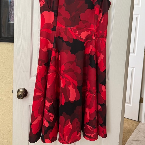 Calvin Klein - Red floral print Midi dress - Picture 3 of 3